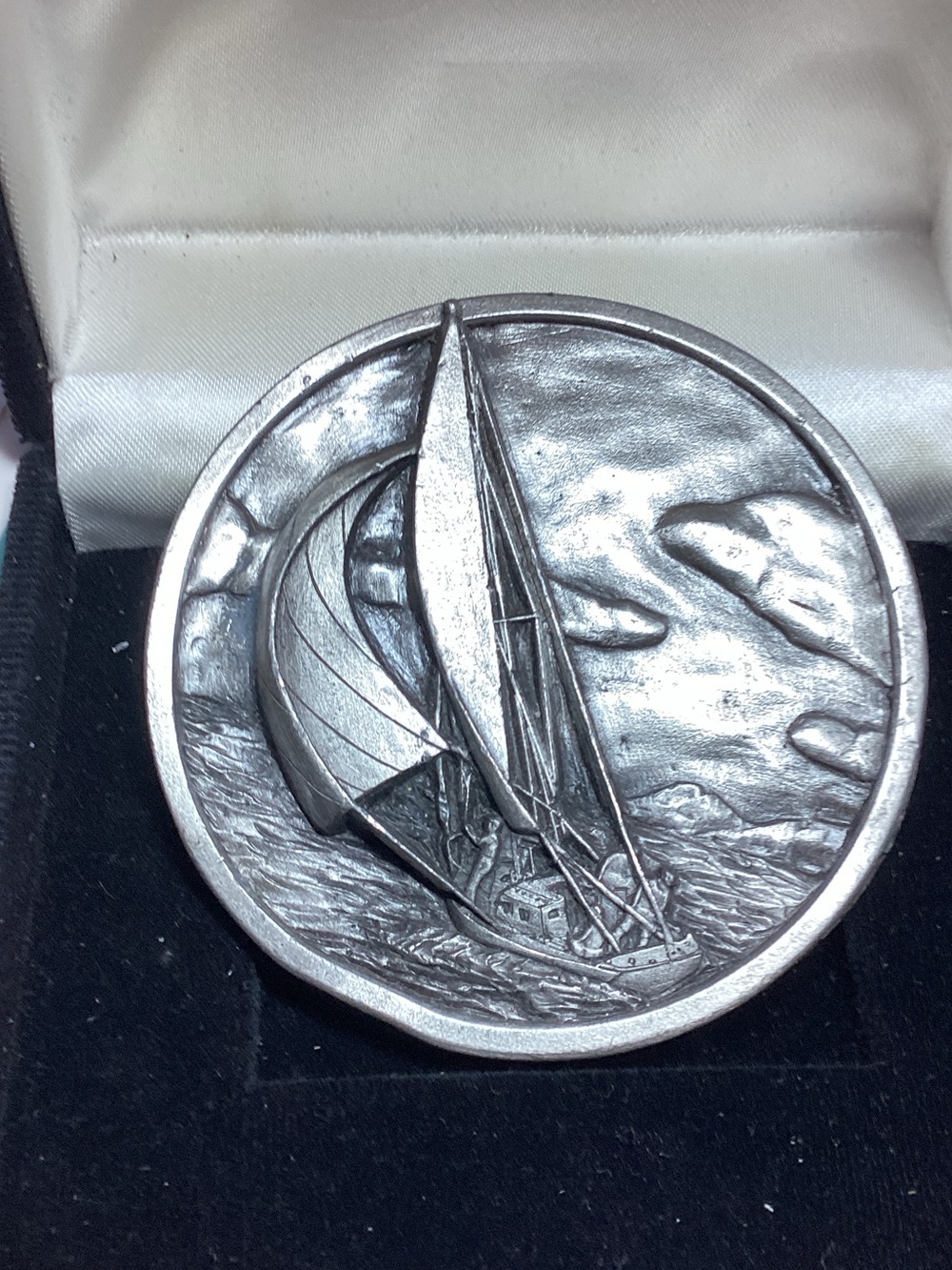 Mens Bergamot Brass Works sailing theme belt buckle. 1977